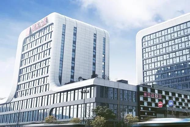 爆雷！“軟體家居巨頭”董事長被調(diào)查，百億債務(wù)壓頂頻繁海外并購